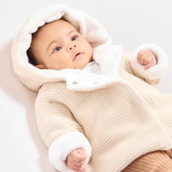 Veste chaude en maille doublée soft boa à capuche beige naissance