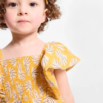 Robe en coton fantaisie smokée jaune bébé fille