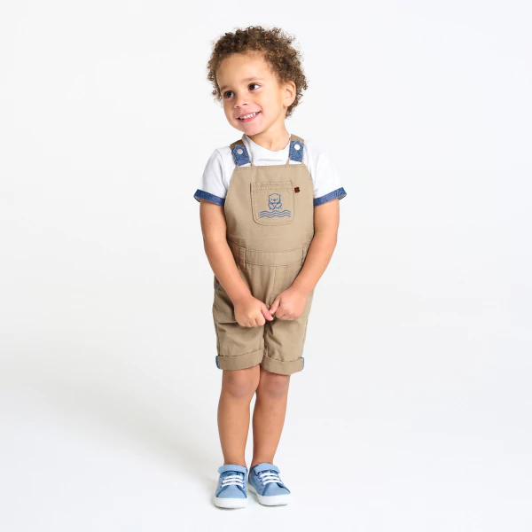 Salopette courte beige et t-shirt blanc bébé garçon