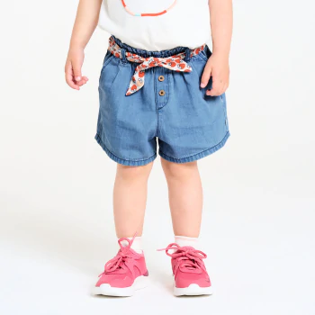 Short en denim léger bleu ceinture fraises bébé fille